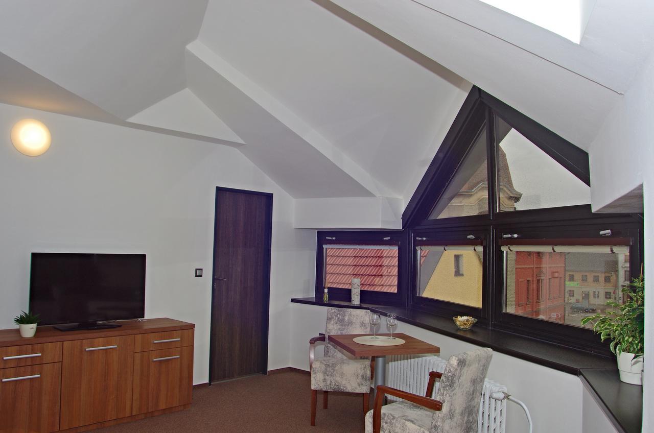 Hotel Pod Radnici 顺佩尔克 外观 照片