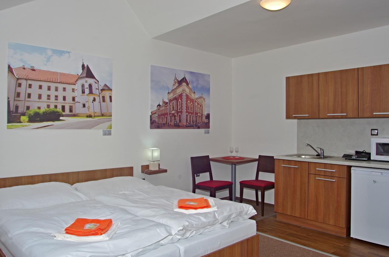 Hotel Pod Radnici 顺佩尔克 外观 照片