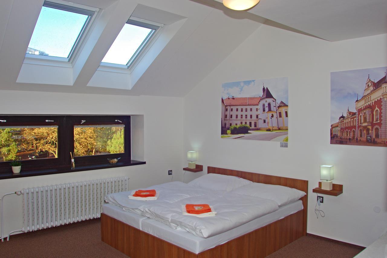 Hotel Pod Radnici 顺佩尔克 外观 照片