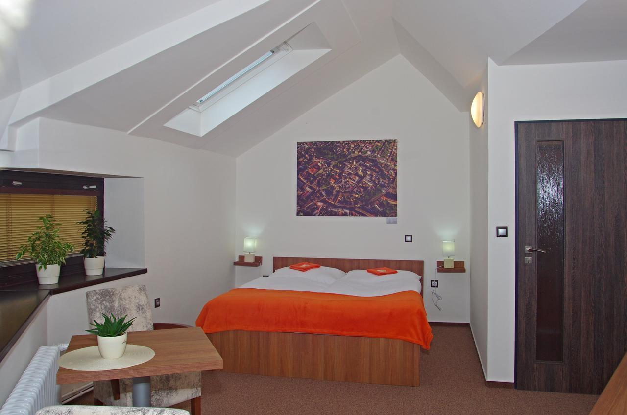 Hotel Pod Radnici 顺佩尔克 外观 照片