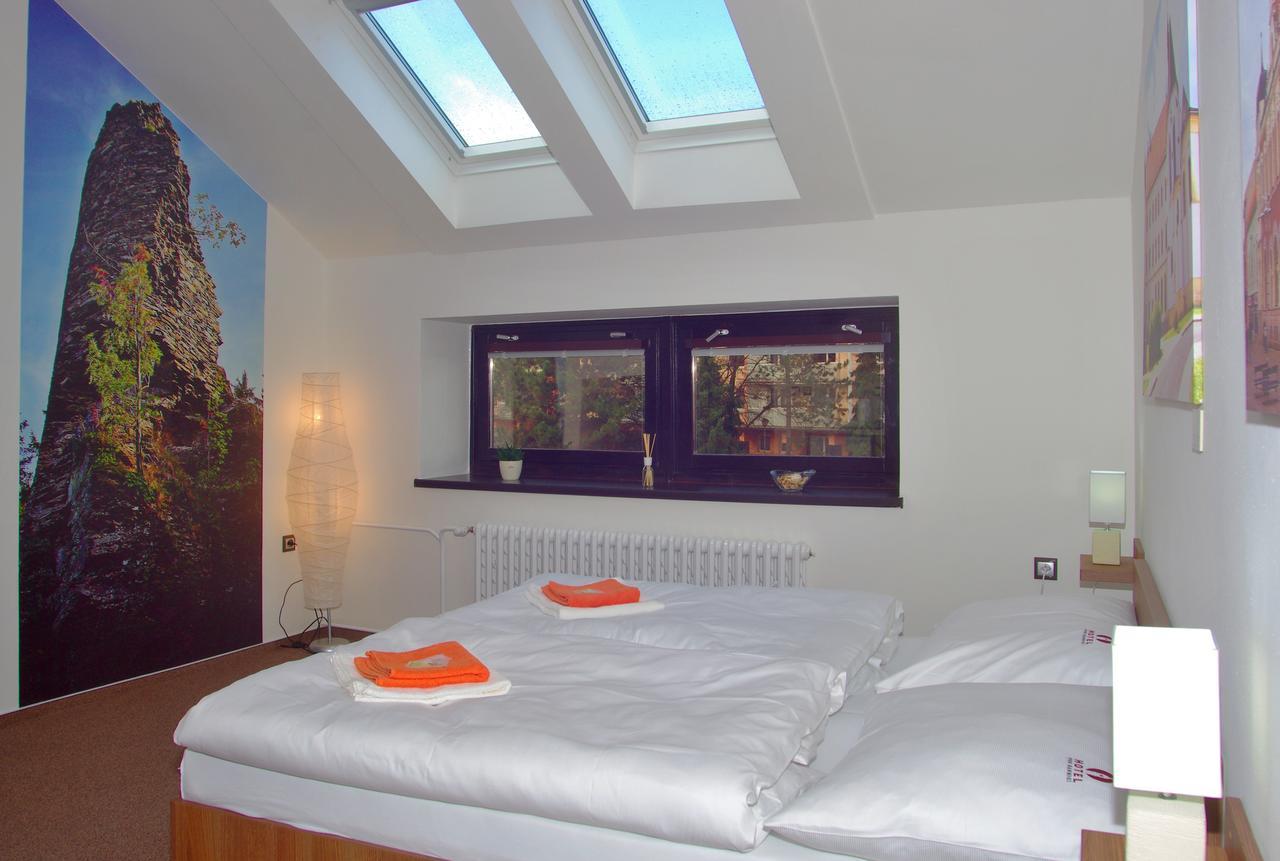 Hotel Pod Radnici 顺佩尔克 外观 照片