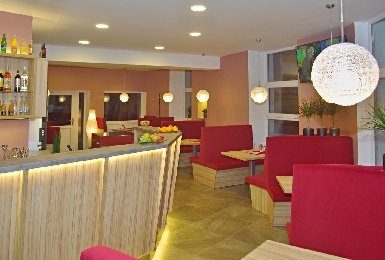 Hotel Pod Radnici 顺佩尔克 外观 照片
