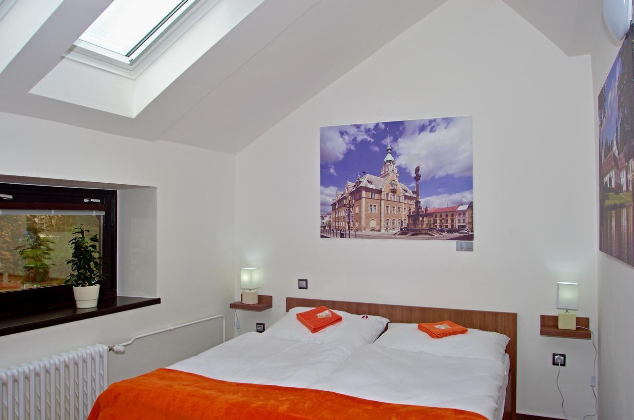 Hotel Pod Radnici 顺佩尔克 外观 照片