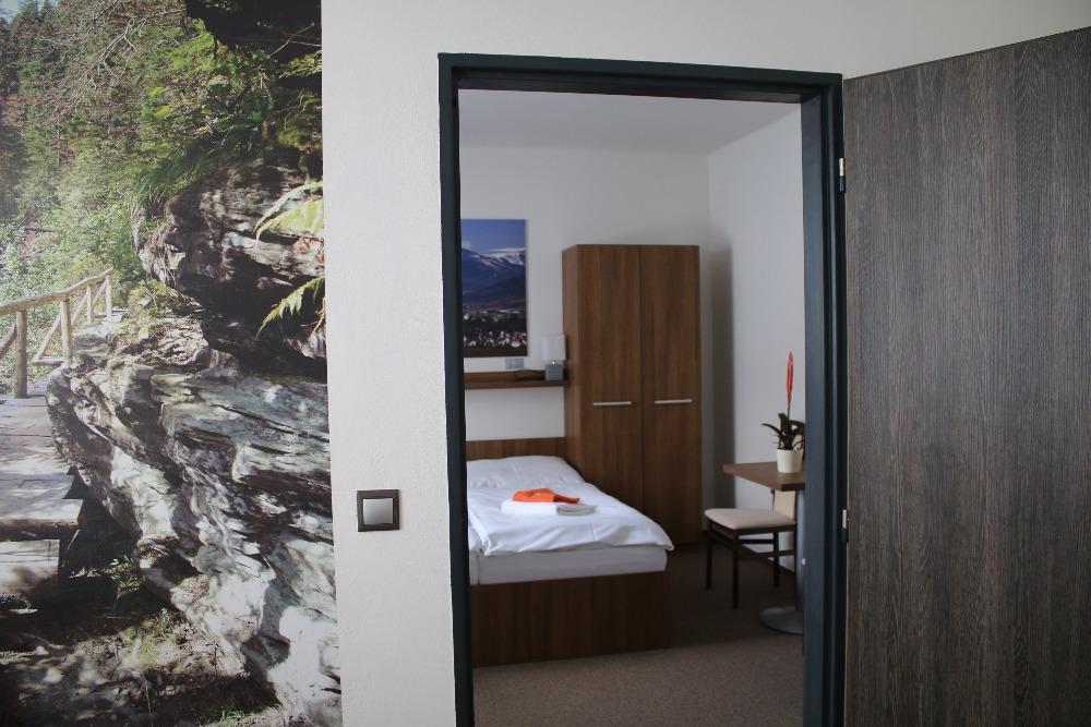 Hotel Pod Radnici 顺佩尔克 外观 照片