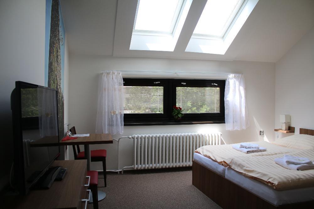 Hotel Pod Radnici 顺佩尔克 外观 照片