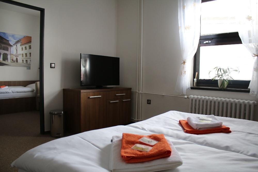 Hotel Pod Radnici 顺佩尔克 外观 照片