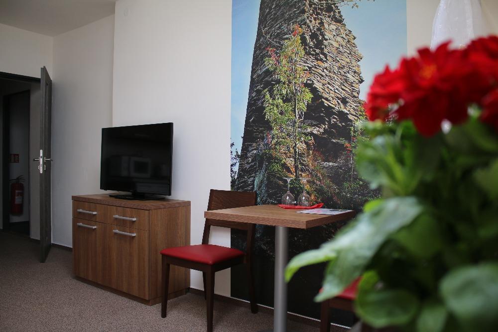 Hotel Pod Radnici 顺佩尔克 外观 照片