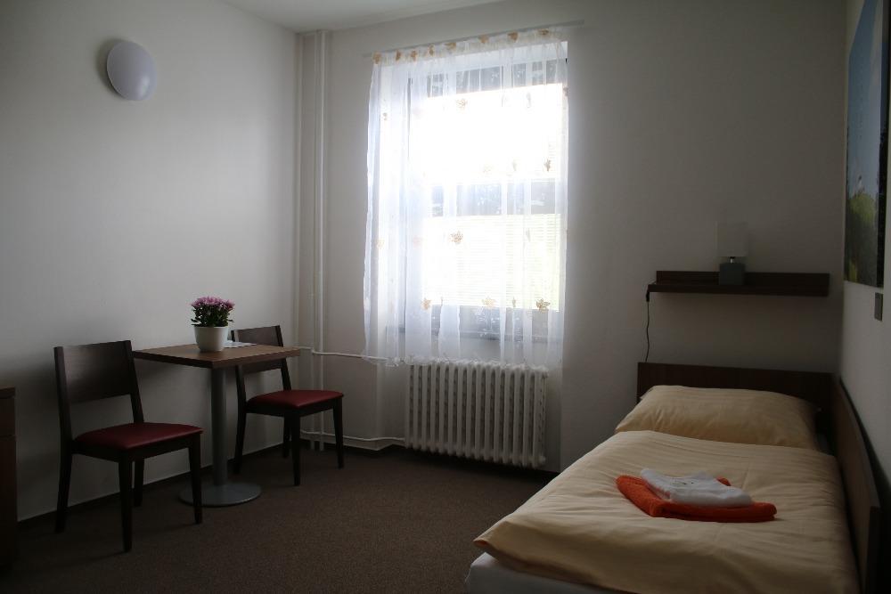Hotel Pod Radnici 顺佩尔克 外观 照片