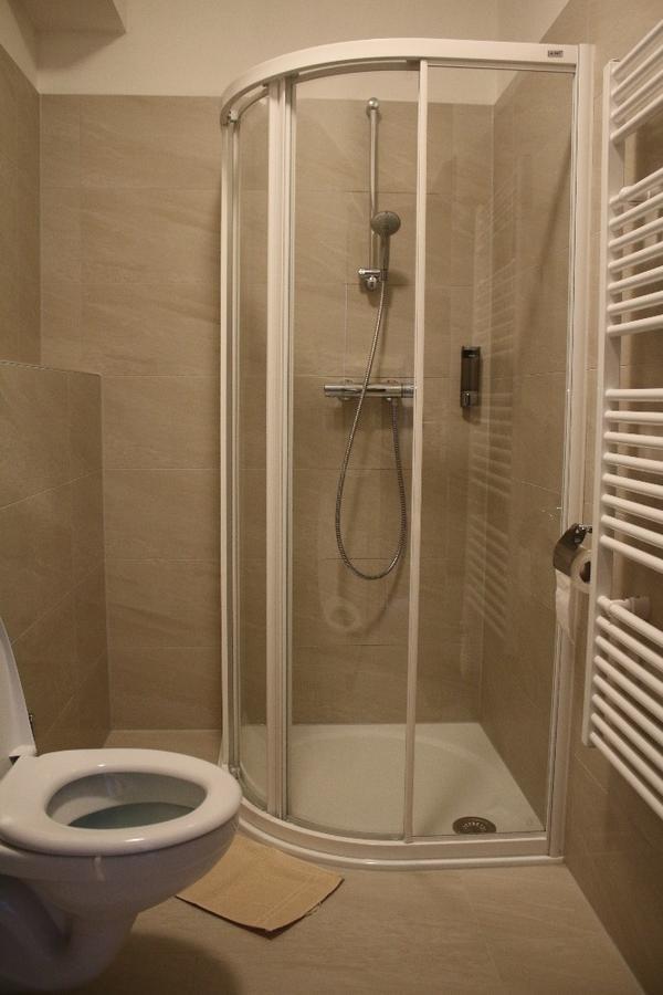 Hotel Pod Radnici 顺佩尔克 外观 照片